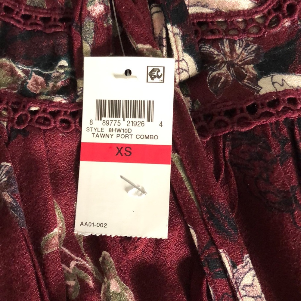 Blouse. Never worn. - Picture 2 of 2